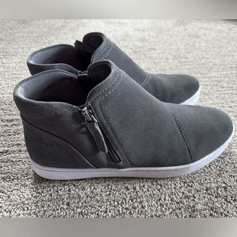 Clarks Gray Suede Side-Zip Wedge Sneaker Booties